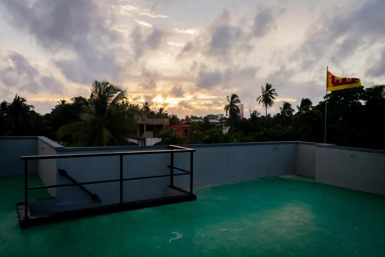 Western Sky Negombo 0*,